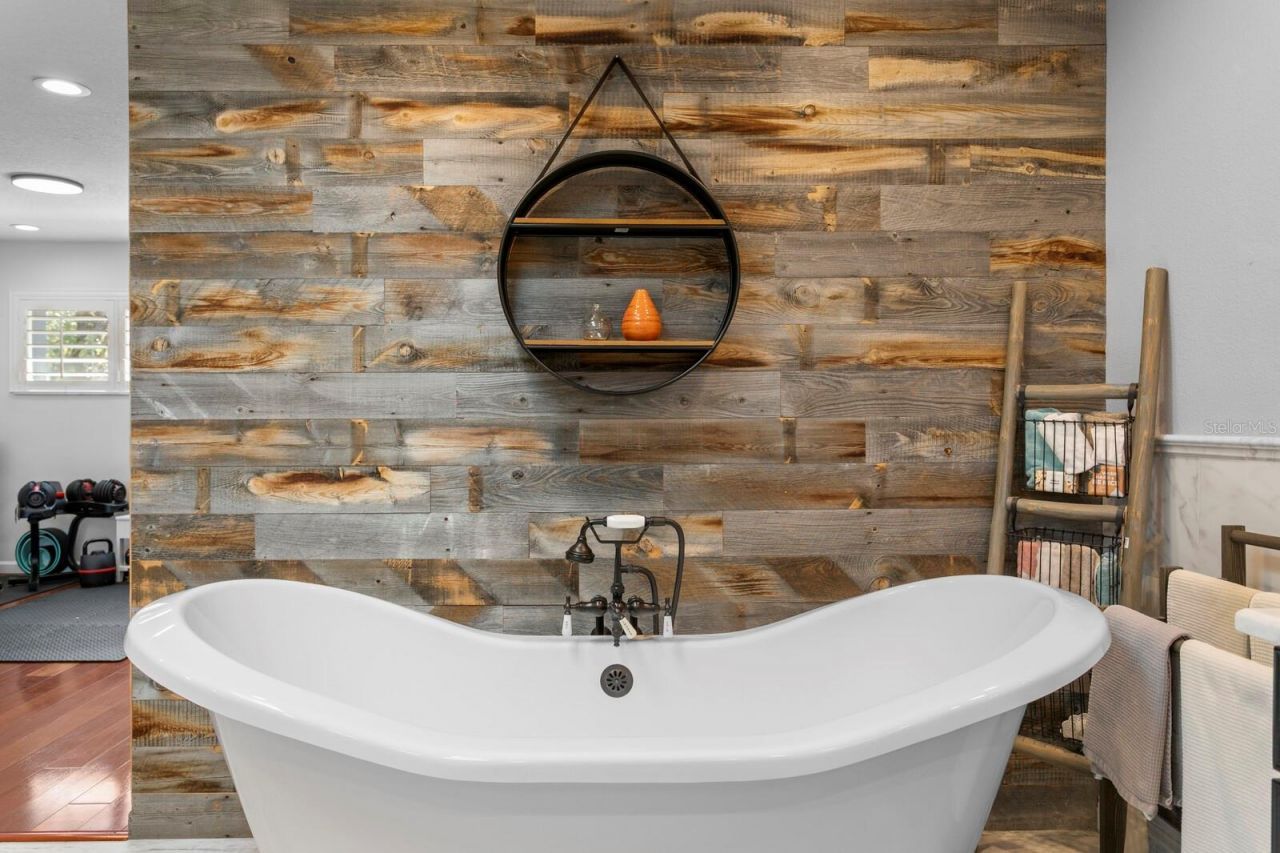 10402 Oakbrook Drive, Tampa, FL 33618 Photo