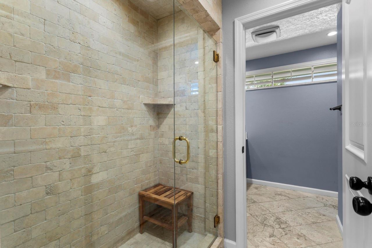 10402 Oakbrook Drive, Tampa, FL 33618 Photo