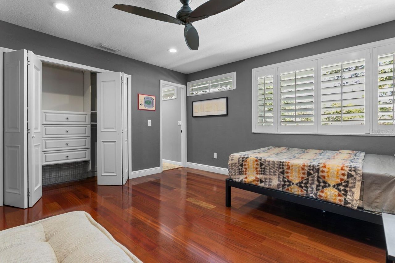 10402 Oakbrook Drive, Tampa, FL 33618 Photo