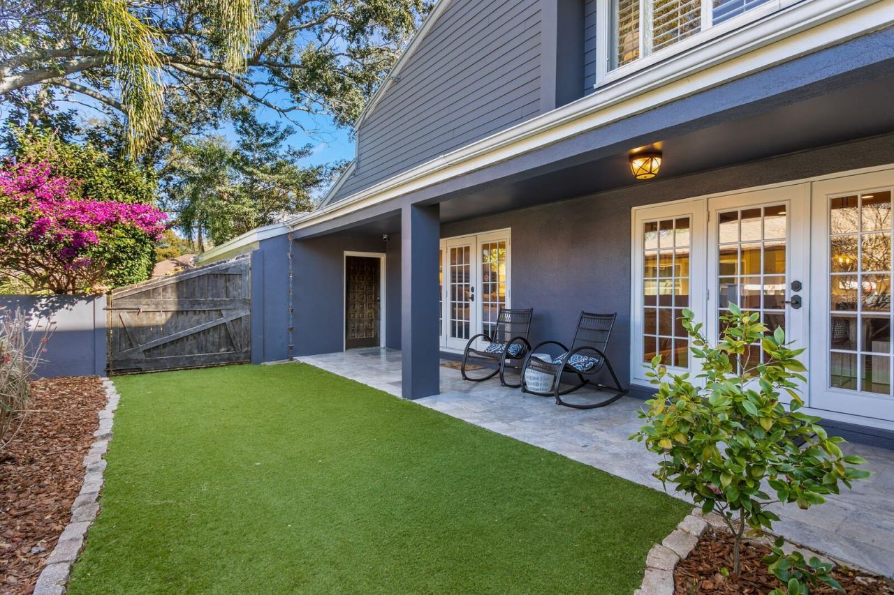 10402 Oakbrook Drive, Tampa, FL 33618 Photo