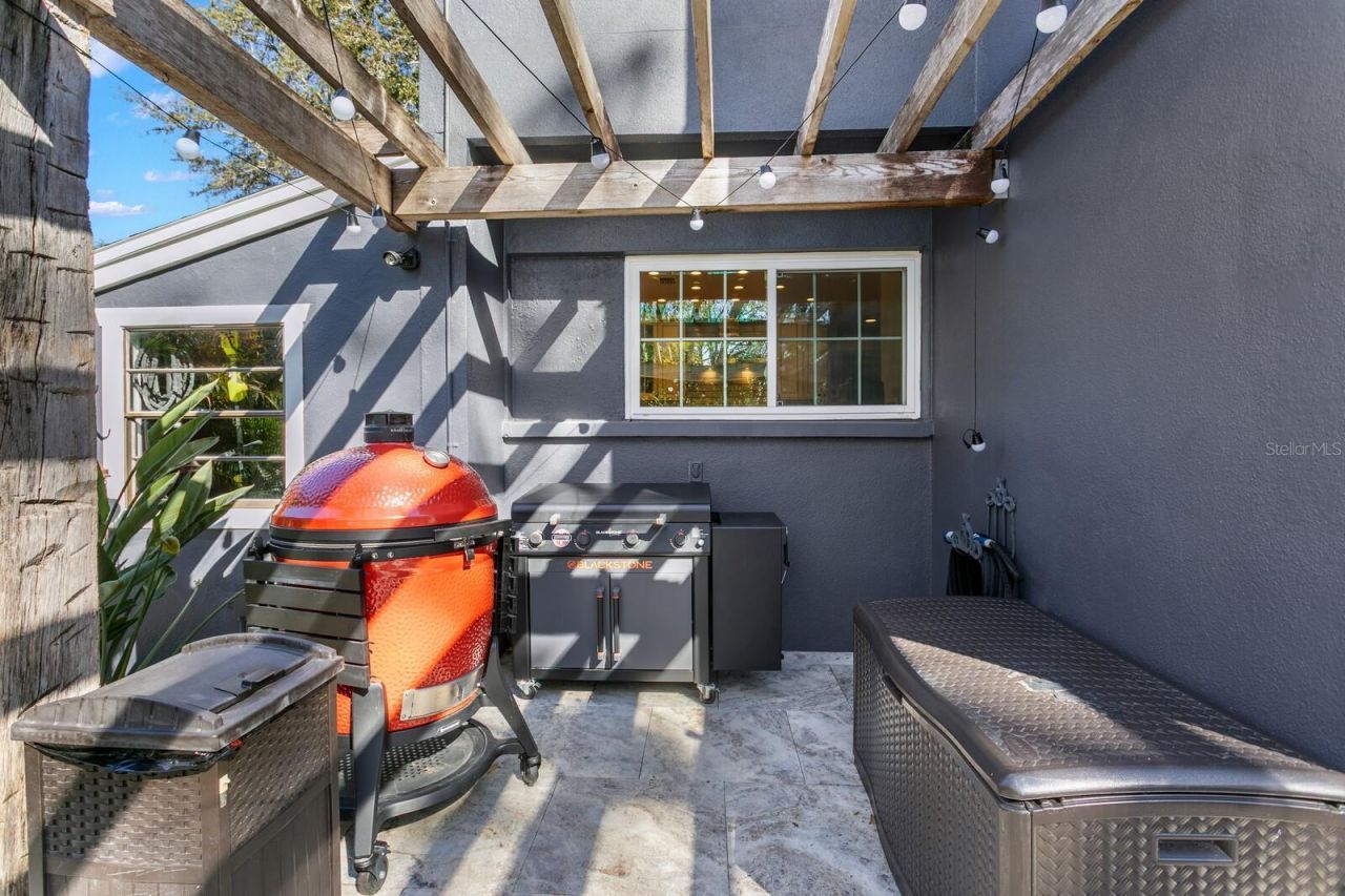 10402 Oakbrook Drive, Tampa, FL 33618 Photo