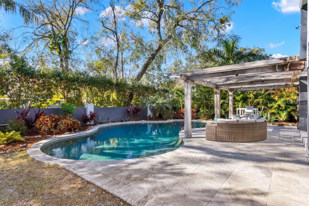 10402 Oakbrook Drive, Tampa, FL 33618 Photo