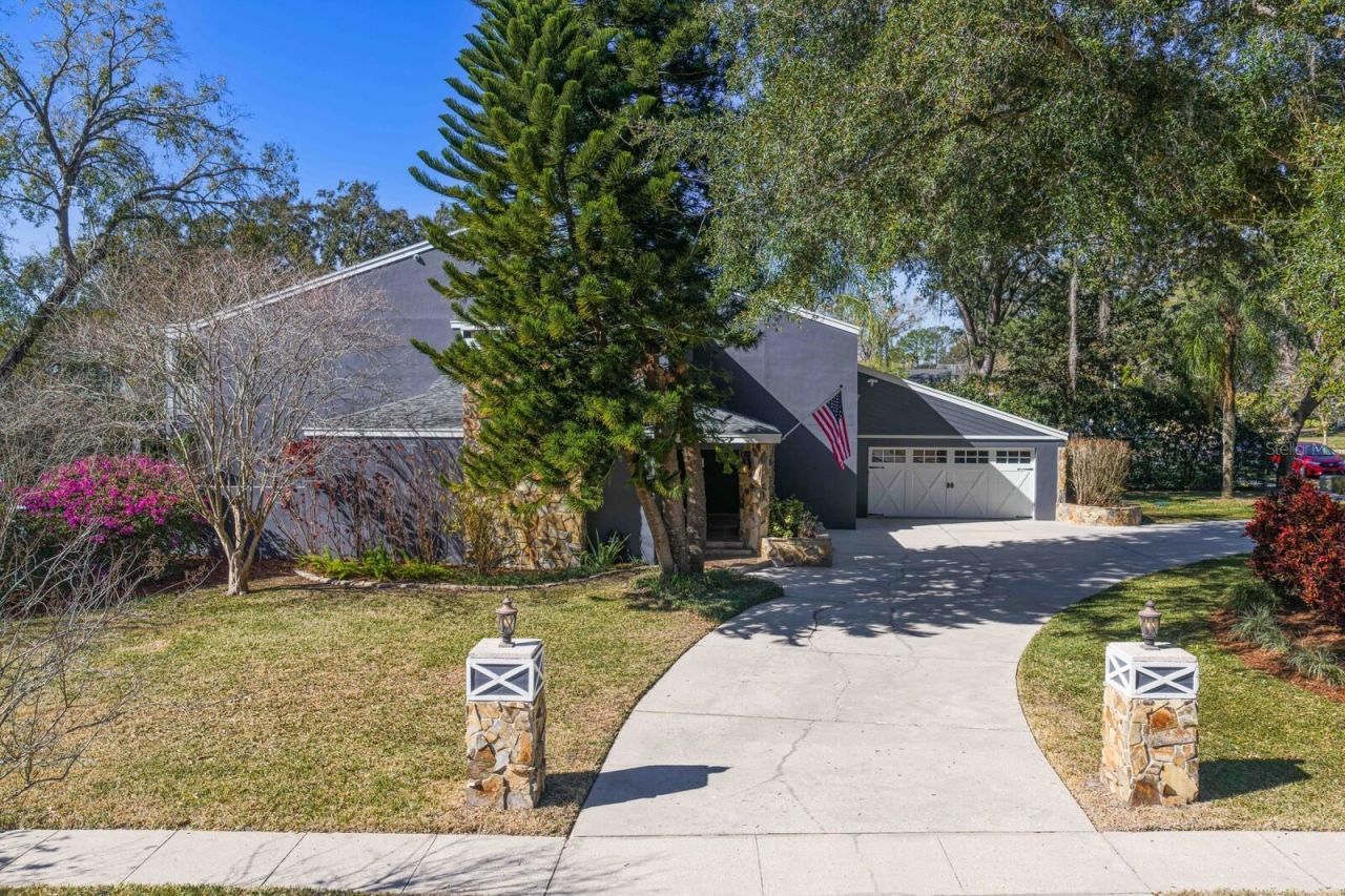 10402 Oakbrook Drive, Tampa, FL 33618 Photo