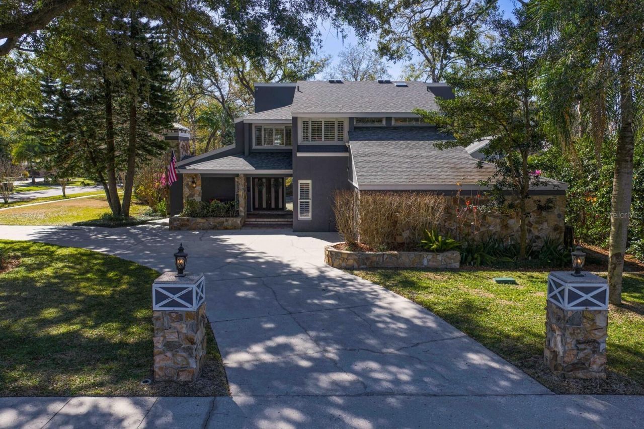 10402 Oakbrook Drive, Tampa, FL 33618 Photo