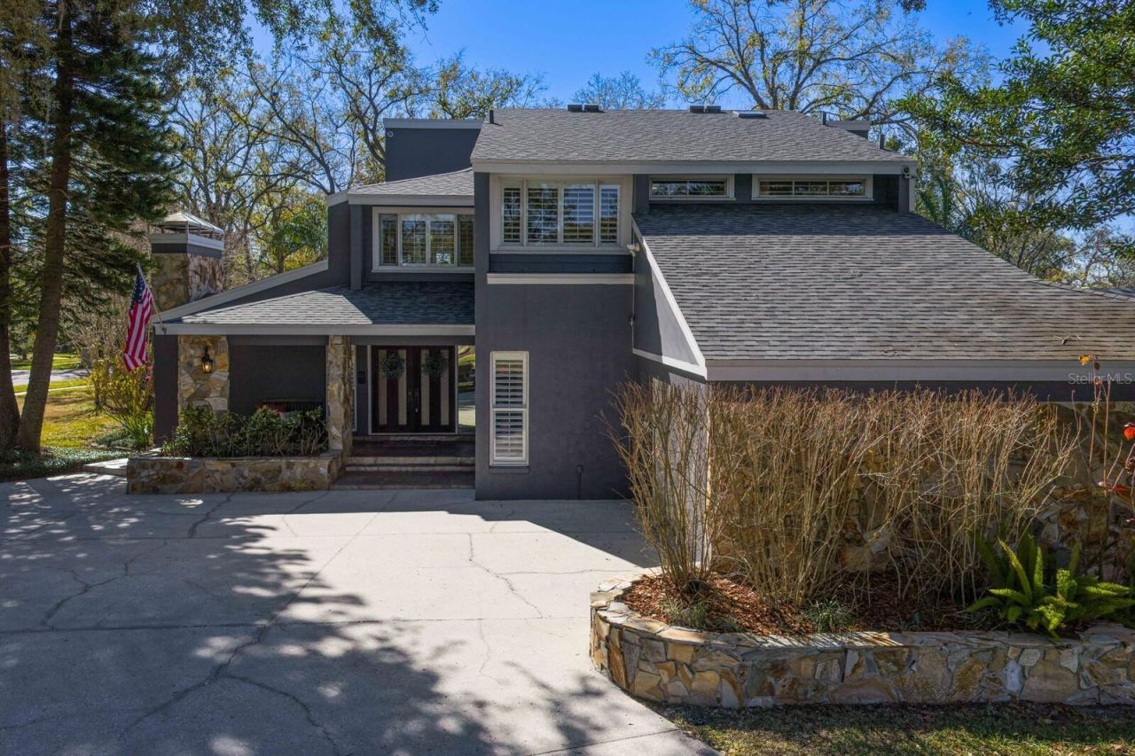 10402 Oakbrook Drive, Tampa, FL 33618 Photo