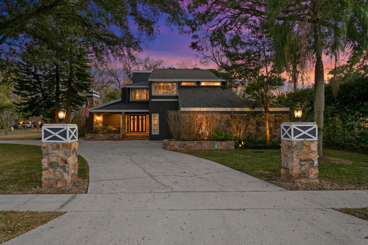 10402 Oakbrook Drive, Tampa, FL 33618 Photo