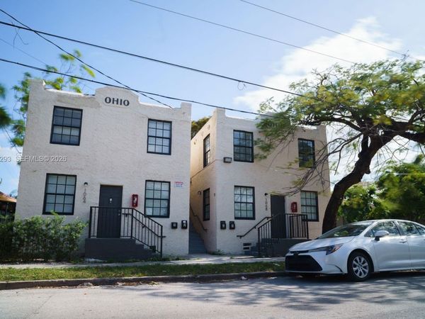 1068 NW 5th St , Miami, FL 33128