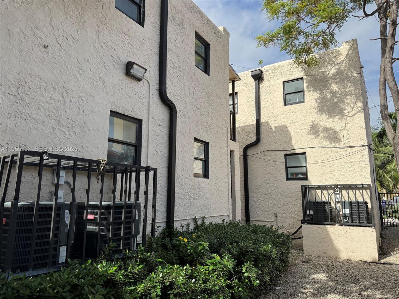 1068 NW 5th St , Miami, FL 33128 Photo