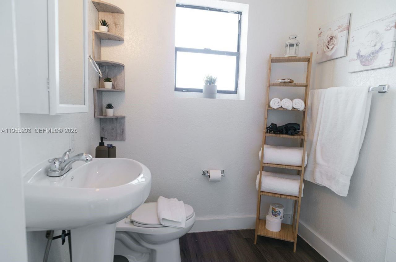 1068 NW 5th St , Miami, FL 33128 Photo