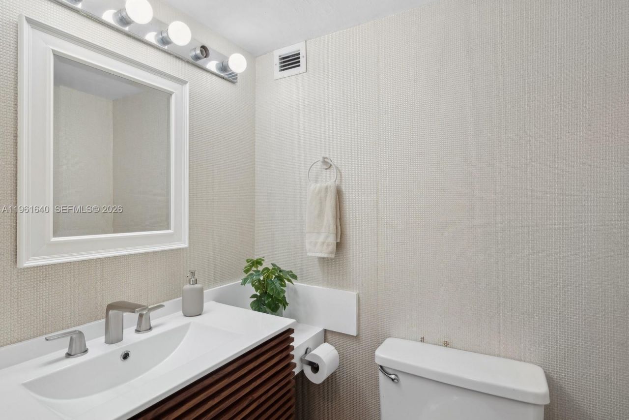1020 Meridian Ave, Unit 403, Miami Beach, FL 33139 Photo