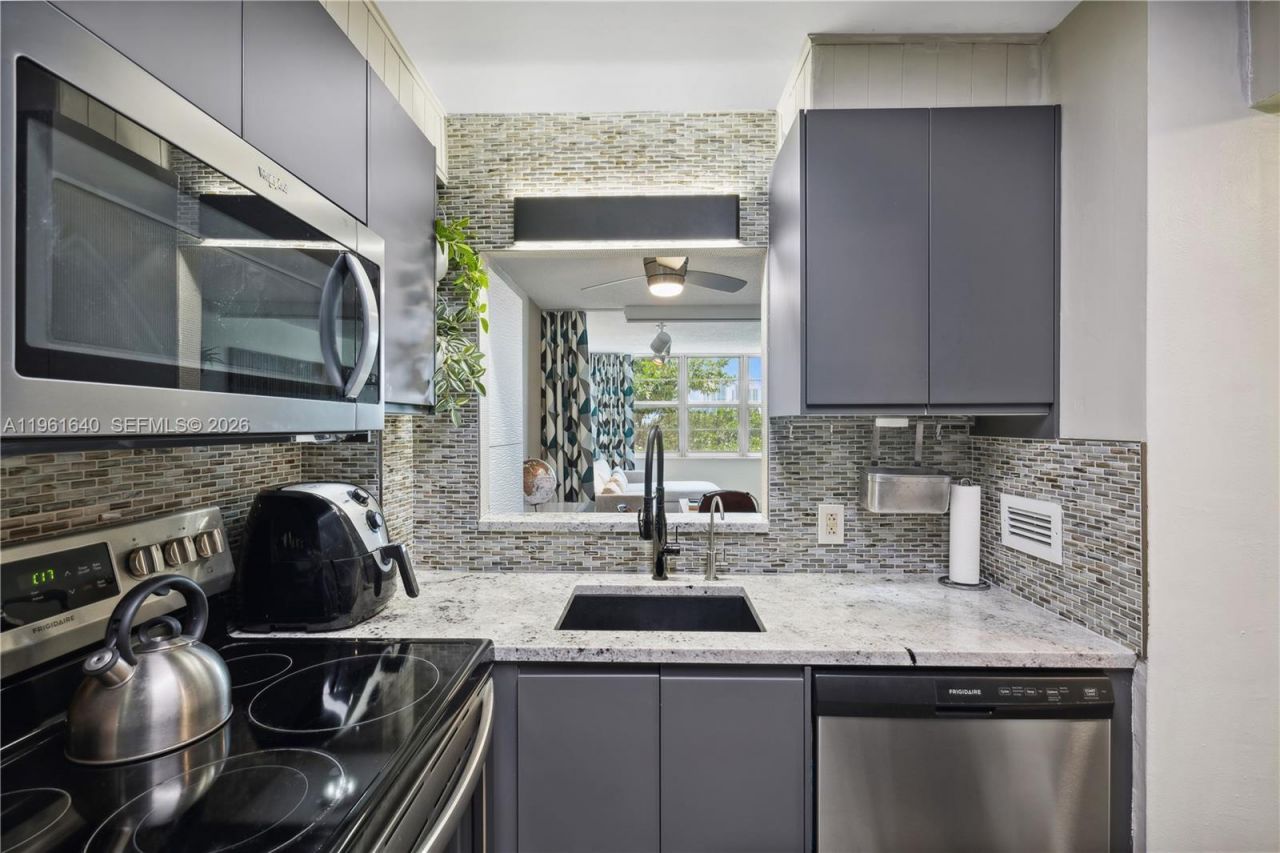 1020 Meridian Ave, Unit 403, Miami Beach, FL 33139 Photo