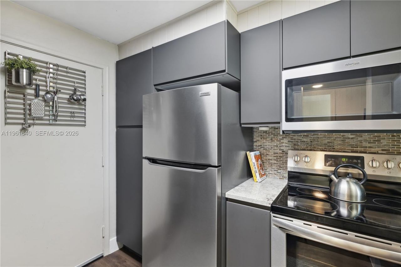 1020 Meridian Ave, Unit 403, Miami Beach, FL 33139 Photo