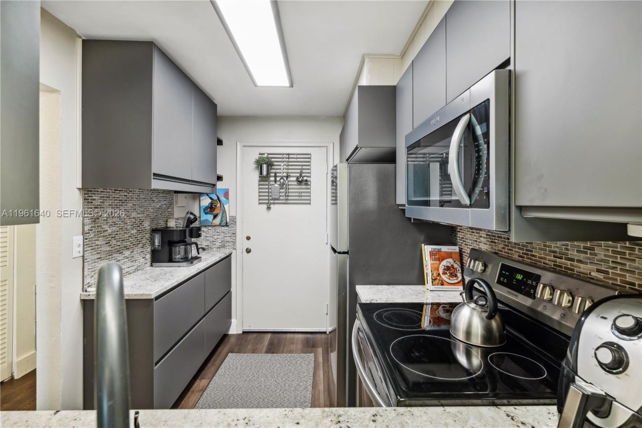 1020 Meridian Ave, Unit 403, Miami Beach, FL 33139 Photo