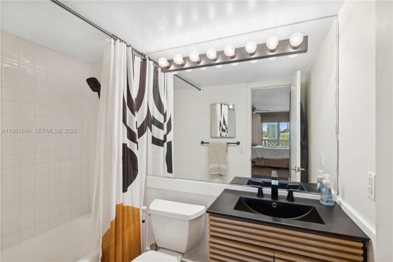 1020 Meridian Ave, Unit 403, Miami Beach, FL 33139 Photo