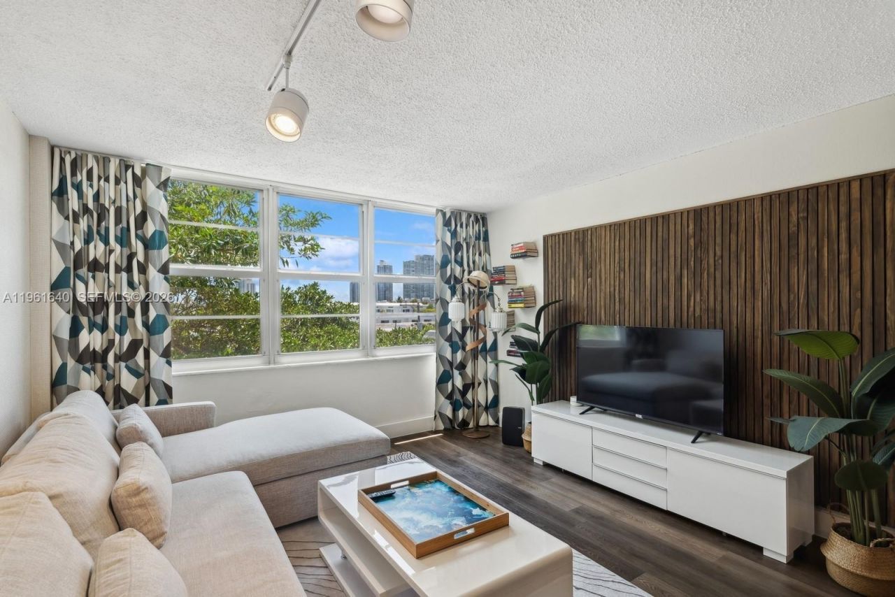 1020 Meridian Ave, Unit 403, Miami Beach, FL 33139 Photo