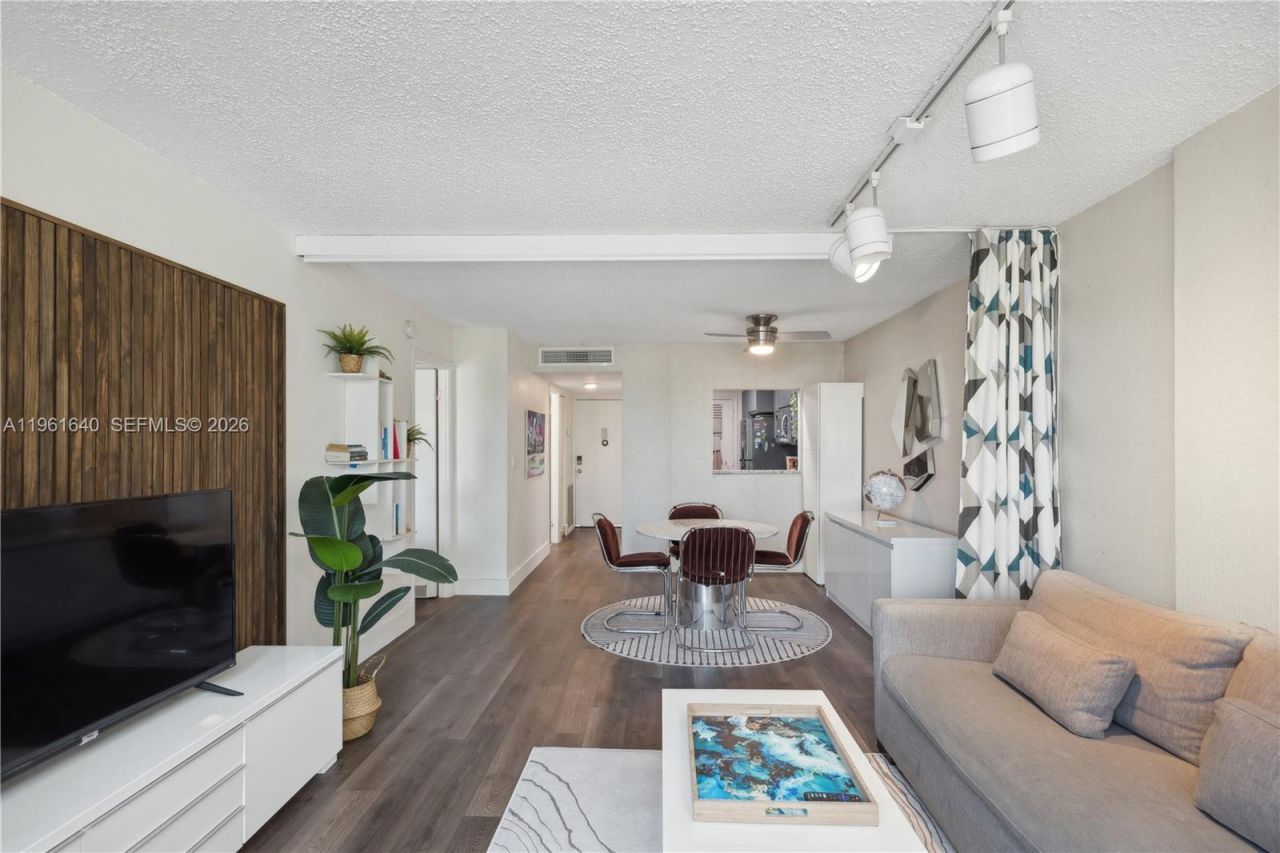 1020 Meridian Ave, Unit 403, Miami Beach, FL 33139 Photo