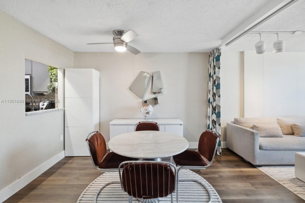 1020 Meridian Ave, Unit 403, Miami Beach, FL 33139 Photo