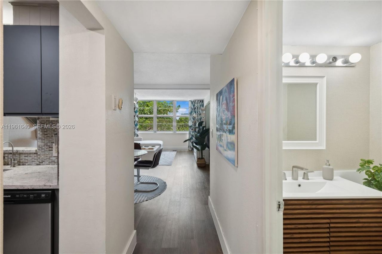 1020 Meridian Ave, Unit 403, Miami Beach, FL 33139 Photo