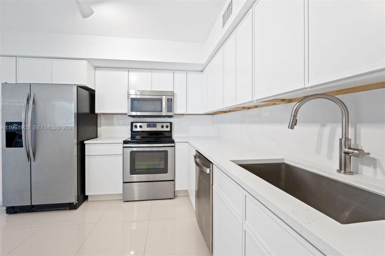 3500 Mystic Pointe Dr, Unit 1007, Aventura, FL 33180 Photo