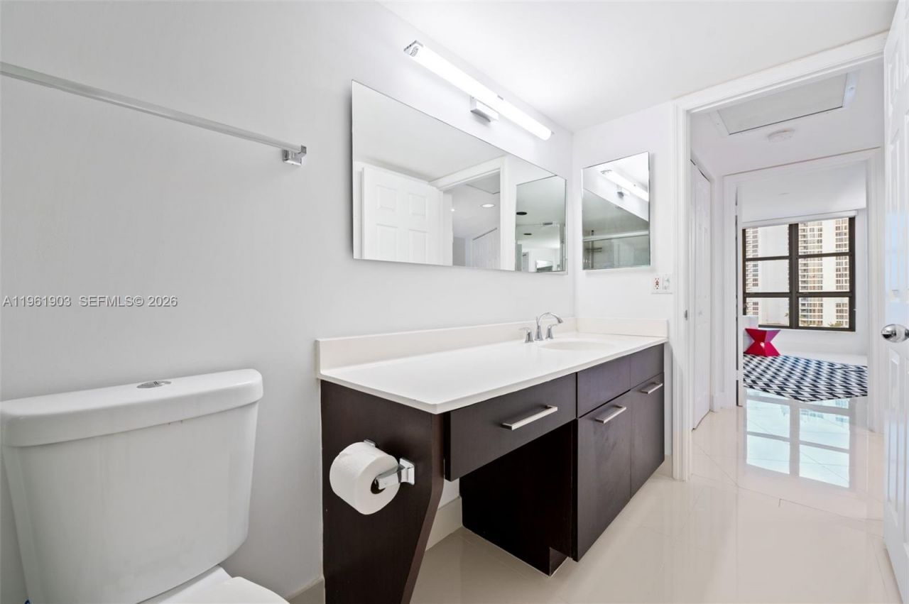 3500 Mystic Pointe Dr, Unit 1007, Aventura, FL 33180 Photo