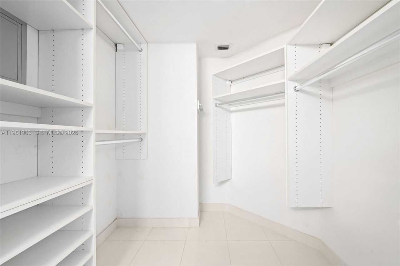 3500 Mystic Pointe Dr, Unit 1007, Aventura, FL 33180 Photo