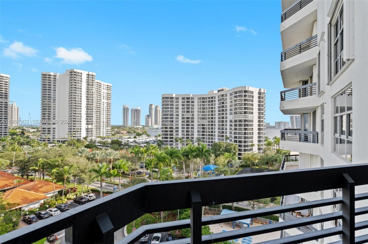 3500 Mystic Pointe Dr, Unit 1007, Aventura, FL 33180 Photo