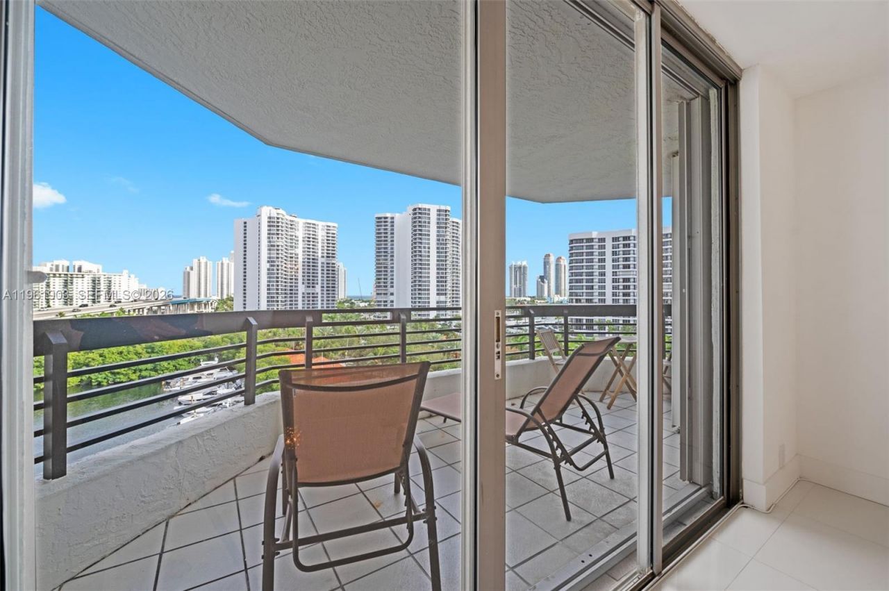 3500 Mystic Pointe Dr, Unit 1007, Aventura, FL 33180 Photo