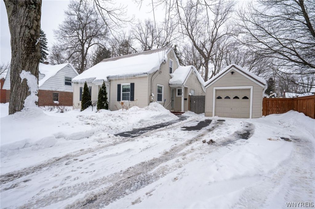 28 Robert Street, Hamburg, NY 14075 Main Photo