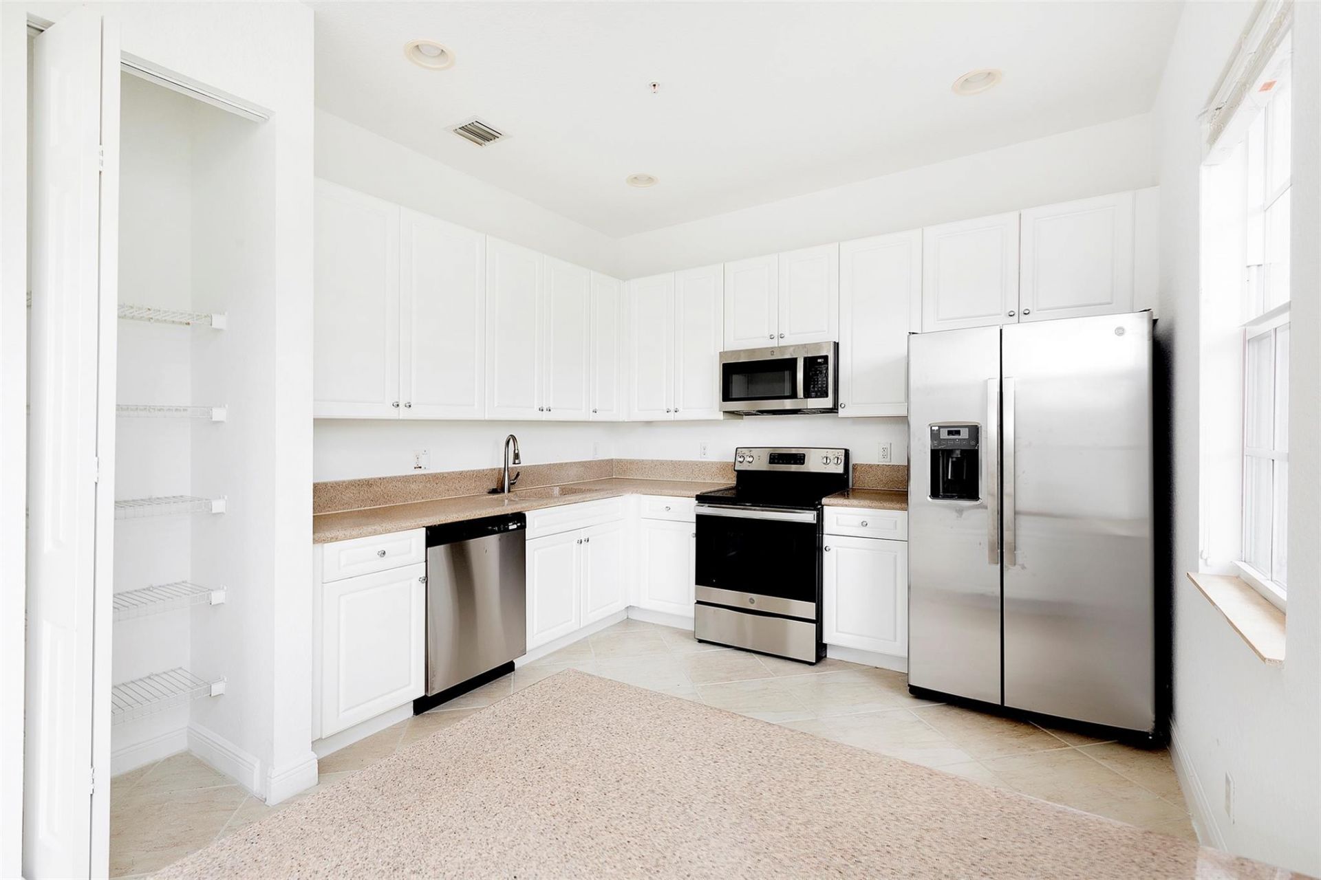 6809 N Laleside Circle, Unit 101, Davie, FL 33314 Photo