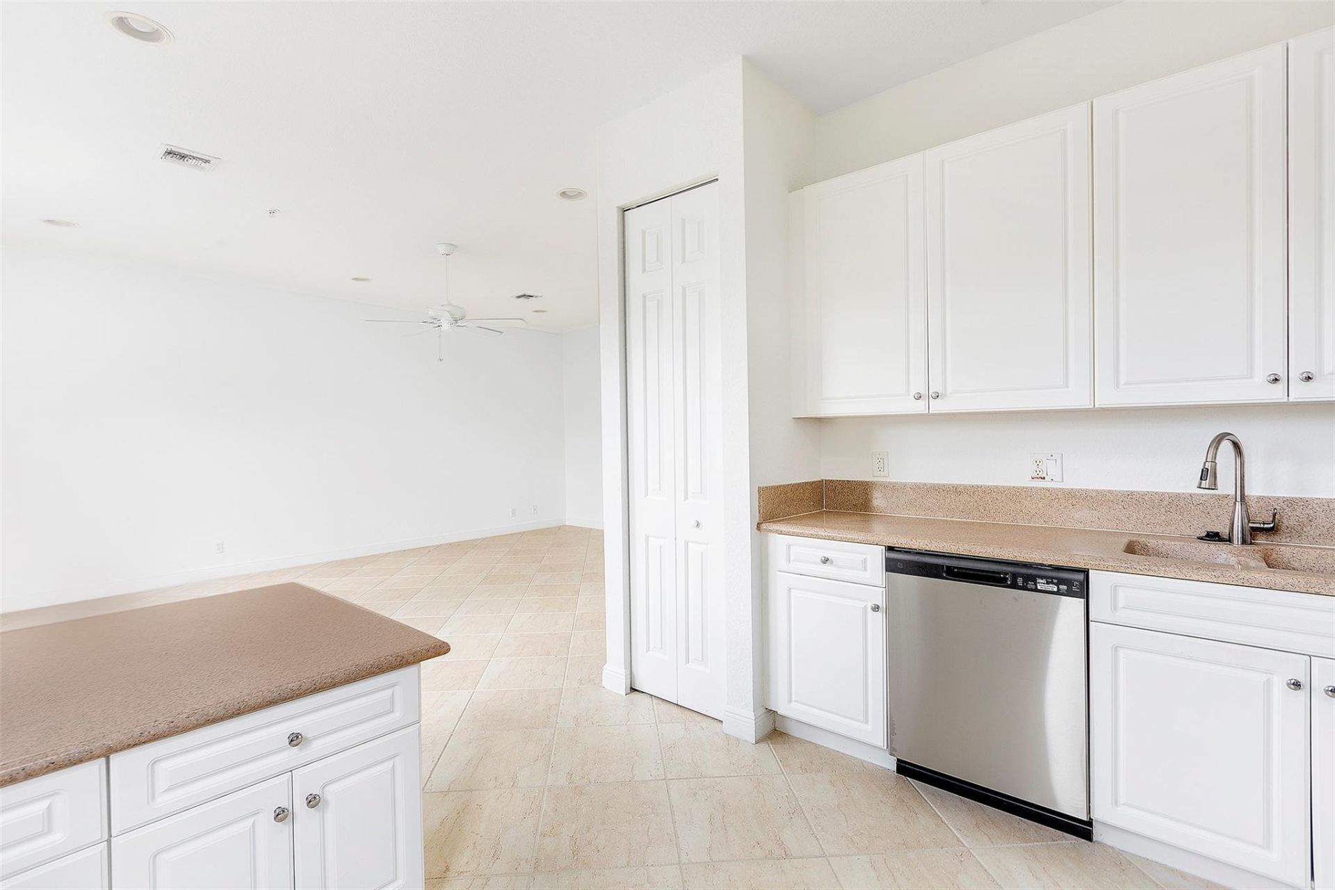 6809 N Laleside Circle, Unit 101, Davie, FL 33314 Photo