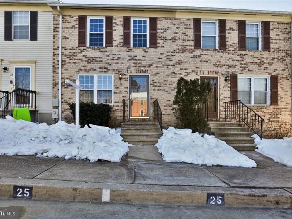 25 W W END COURT, HALETHORPE, MD 21227