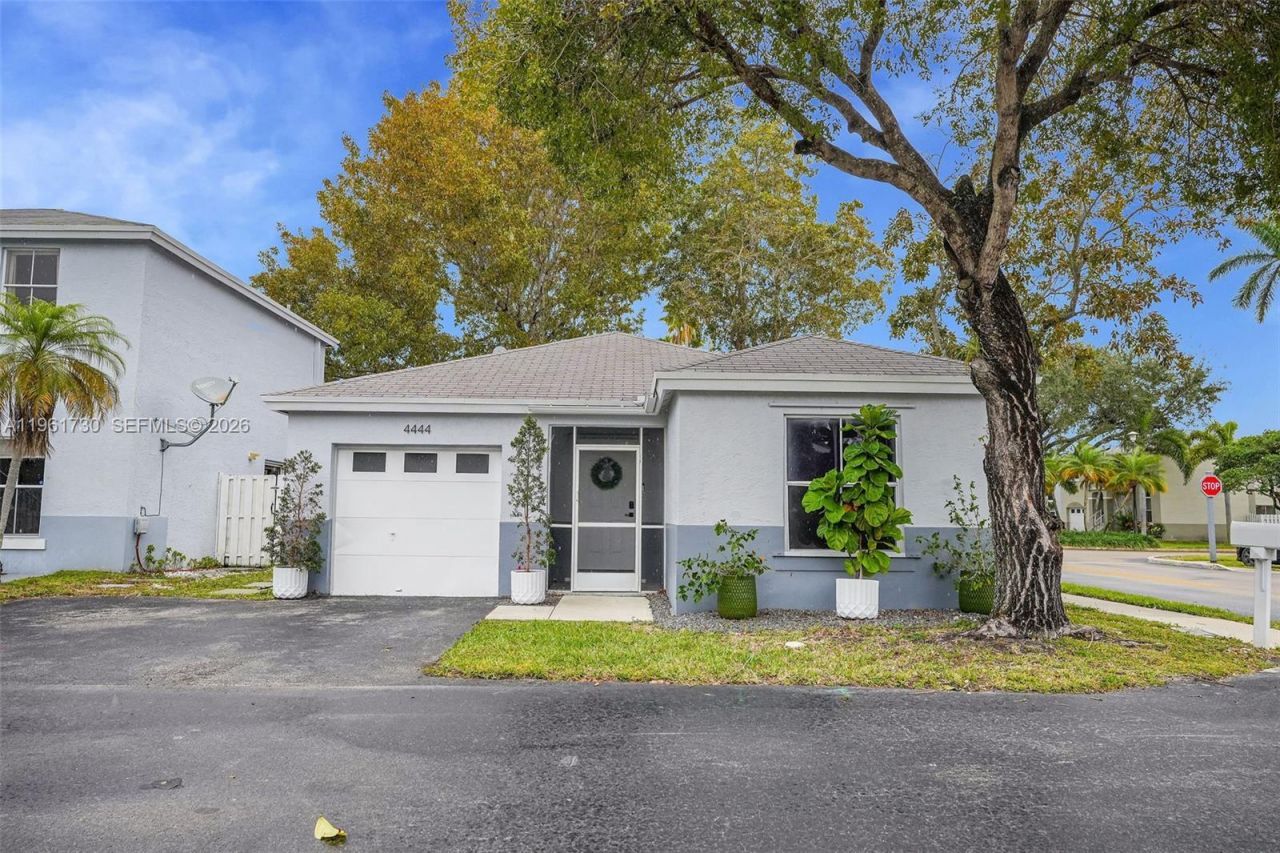 4444 SW 72nd Ter, Davie, FL 33314 Photo