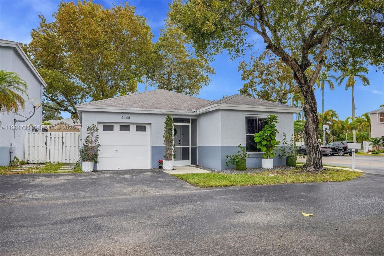 4444 SW 72nd Ter, Davie, FL 33314 Photo