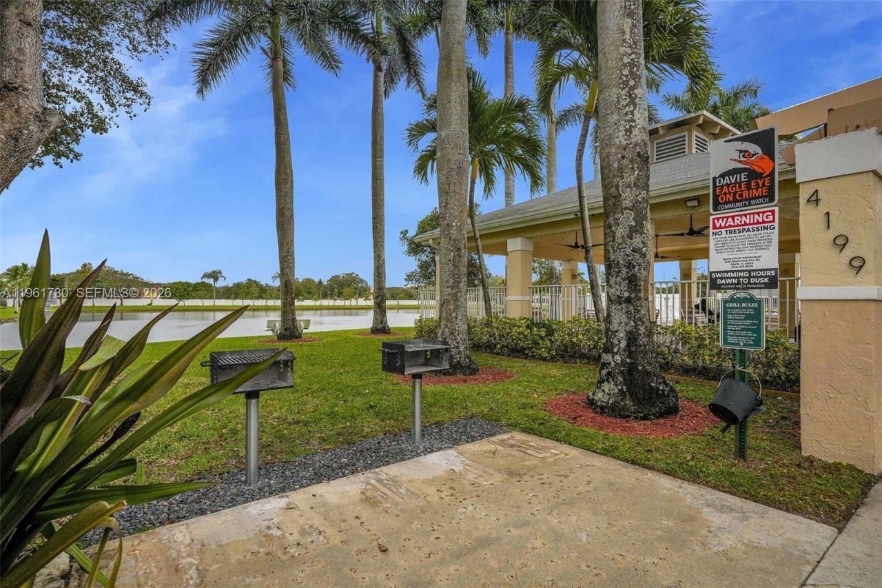 4444 SW 72nd Ter, Davie, FL 33314 Photo