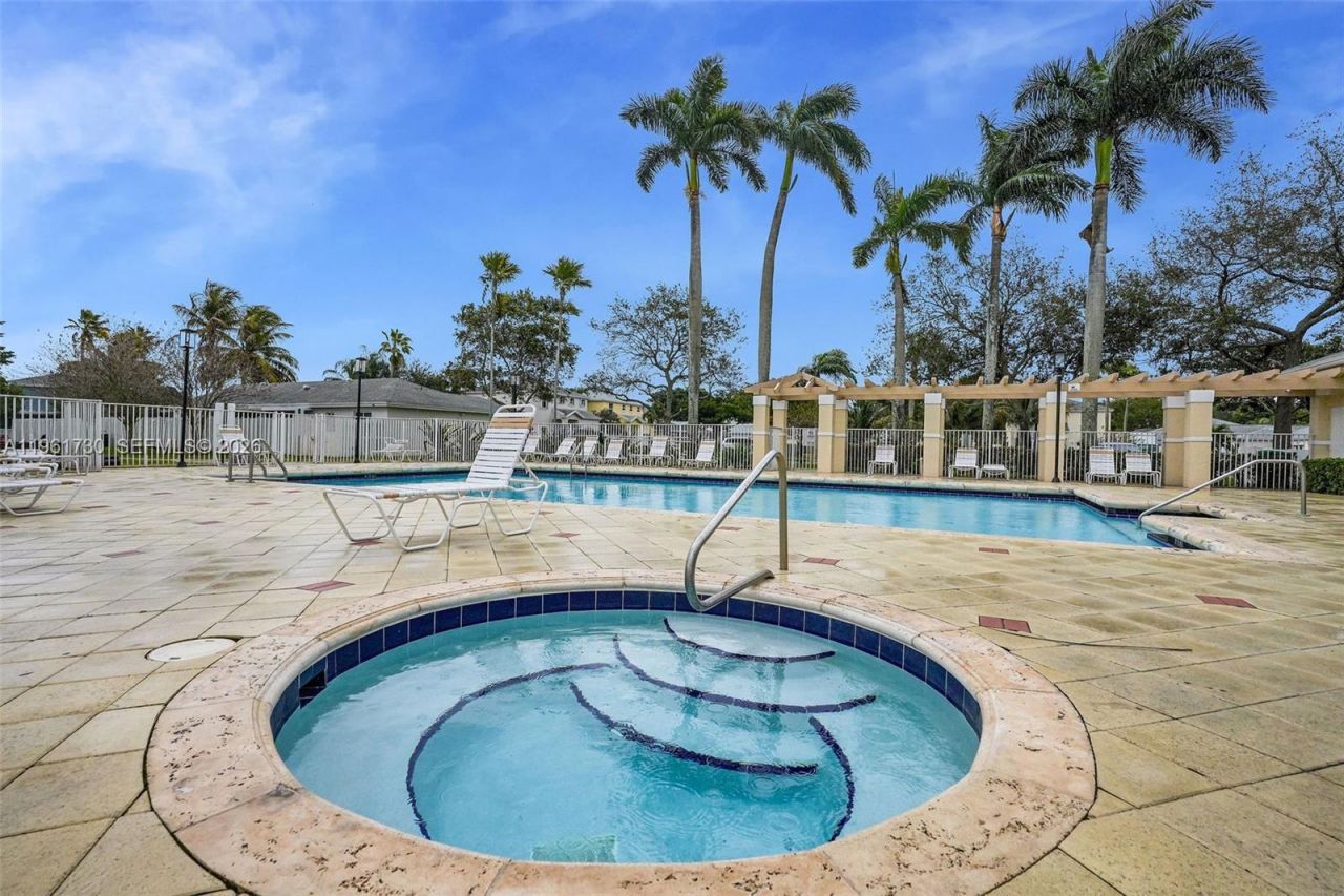 4444 SW 72nd Ter, Davie, FL 33314 Photo