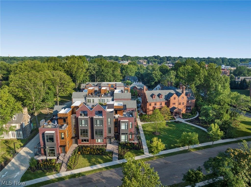 26 Meade Lane, Cleveland Heights, OH 44106