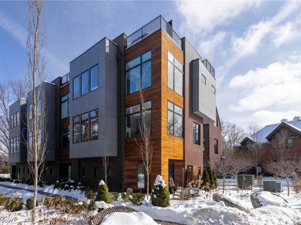 26 Meade Lane, Cleveland Heights, OH 44106