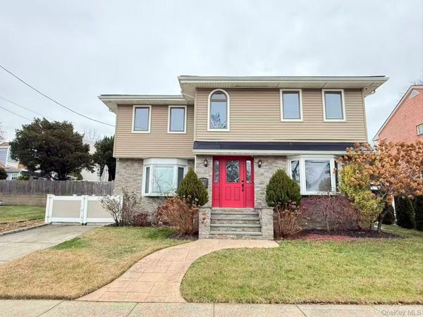 3 Grant Avenue, Albertson, NY 11507