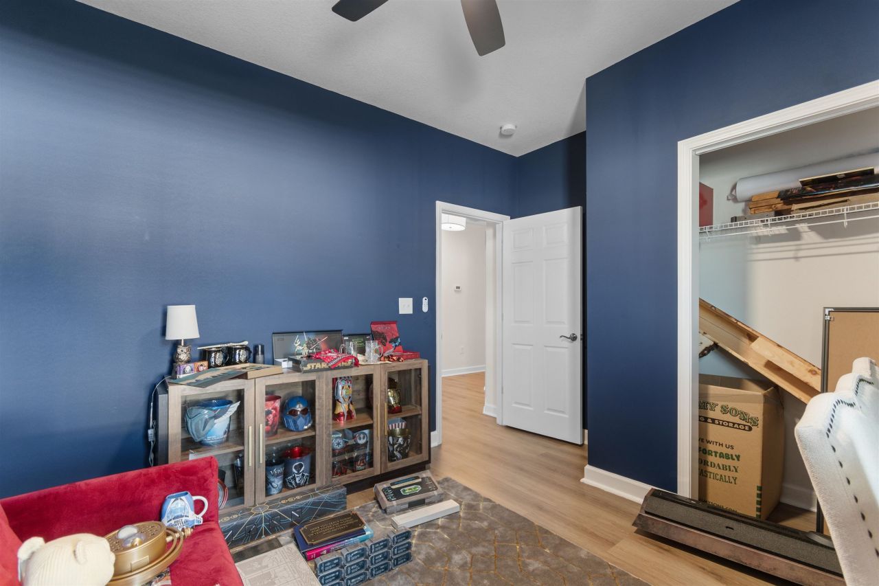 401 Cassian Way Photo 16