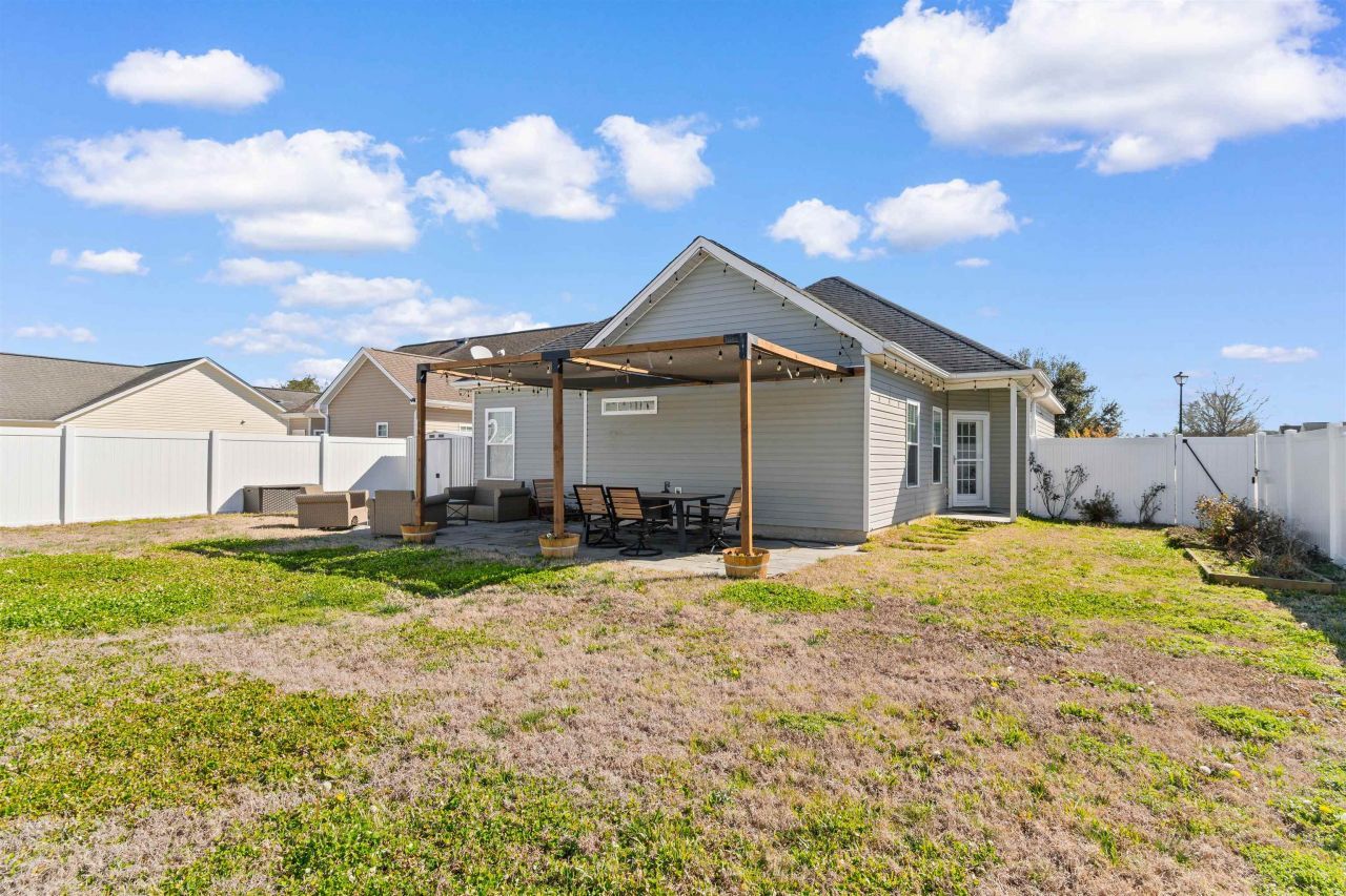 401 Cassian Way Photo 20