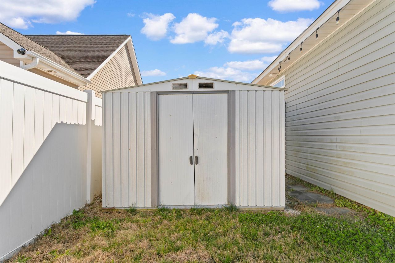 401 Cassian Way Photo 21