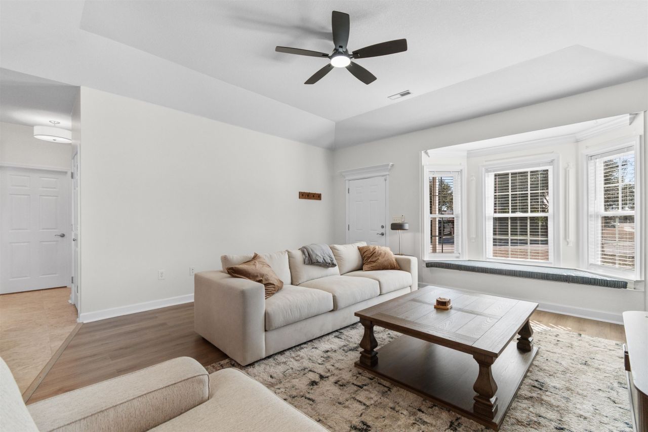 401 Cassian Way Photo 8