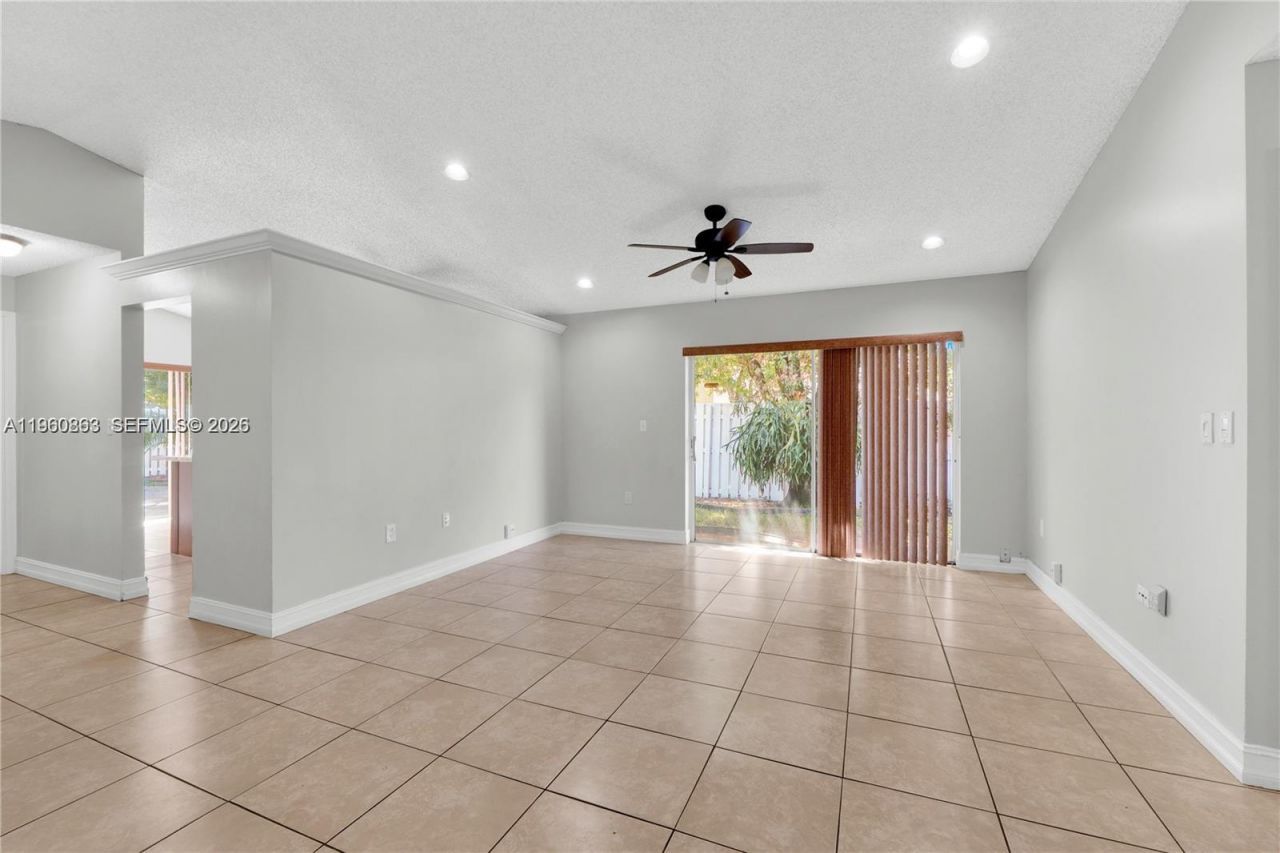 1217 NW 125th Ter, Sunrise, FL 33323 Photo
