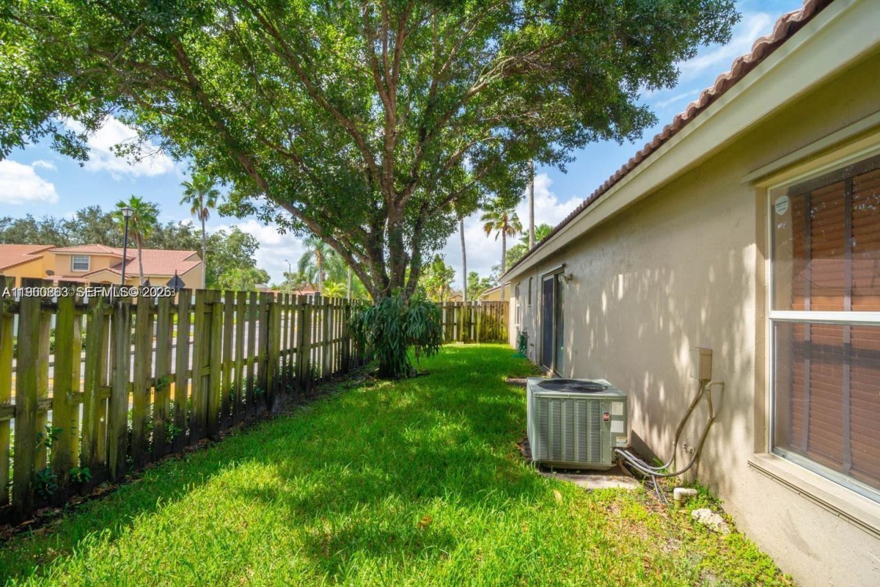 1217 NW 125th Ter, Sunrise, FL 33323 Photo