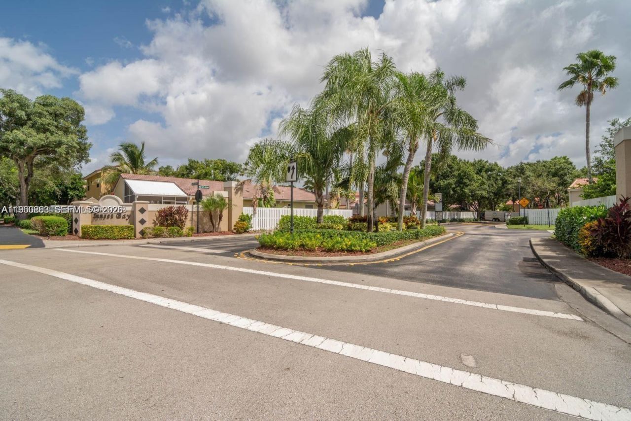 1217 NW 125th Ter, Sunrise, FL 33323 Photo