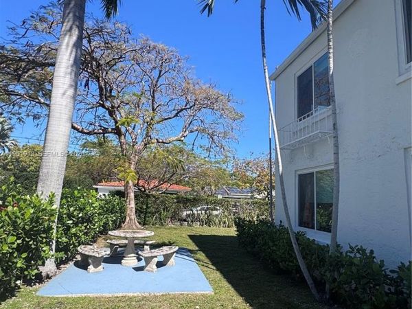 2855 Royal Palm Ave, Unit 4, Miami Beach, FL 33140