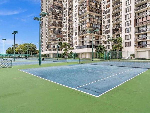 2333 BRICKELL AV, Unit 612, Miami, FL 33129