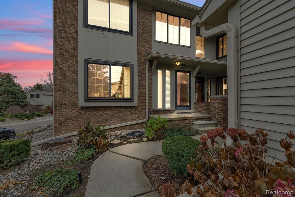 7258 Creeks Bend Court, West Bloomfield Township, MI 48322 Main Photo