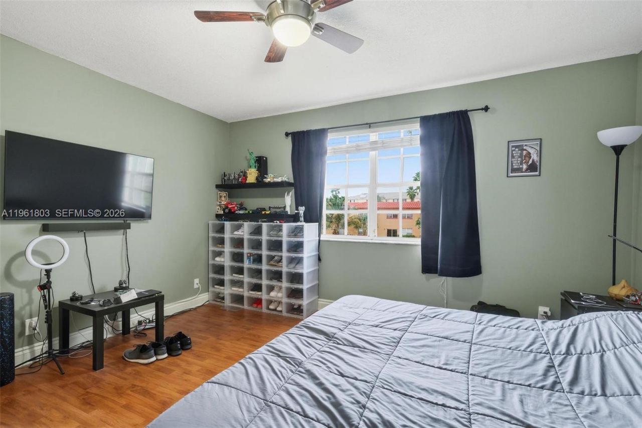 8630 SW 3rd St , Unit 203, Pembroke Pines, FL 33025 Photo