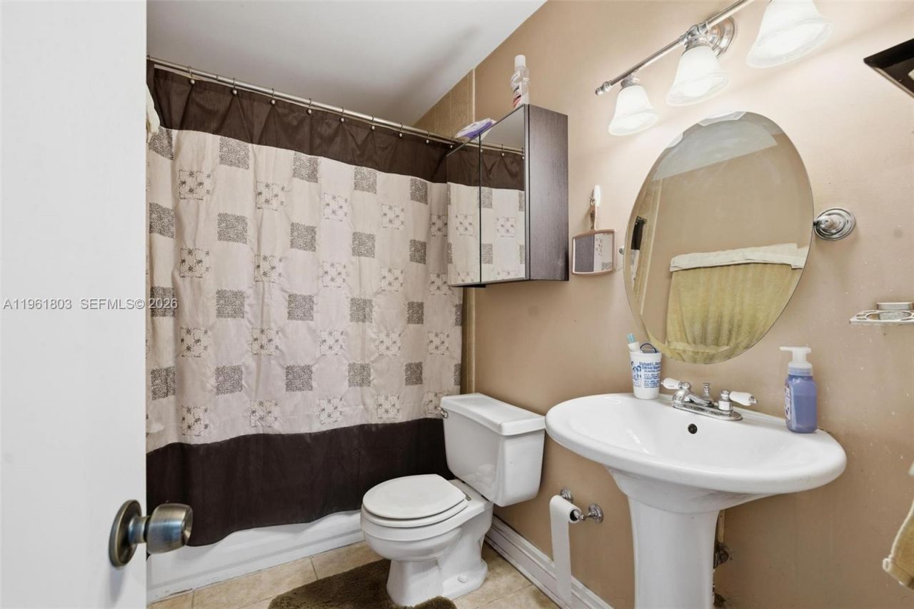 8630 SW 3rd St , Unit 203, Pembroke Pines, FL 33025 Photo